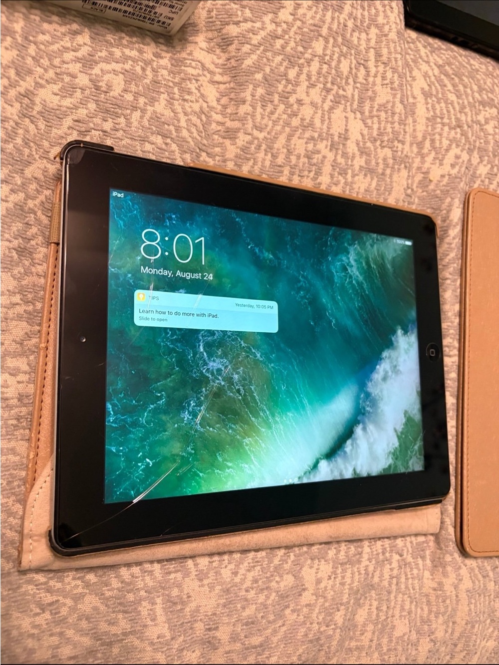 Apple w-if only iPad unlocked 10.3.3 28.73 (32) GB md511LL/A 4th generation